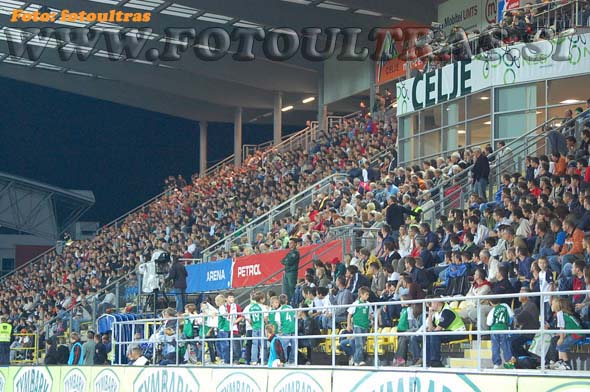 Glavna tribuna med tekmo Slovenije in Romunije